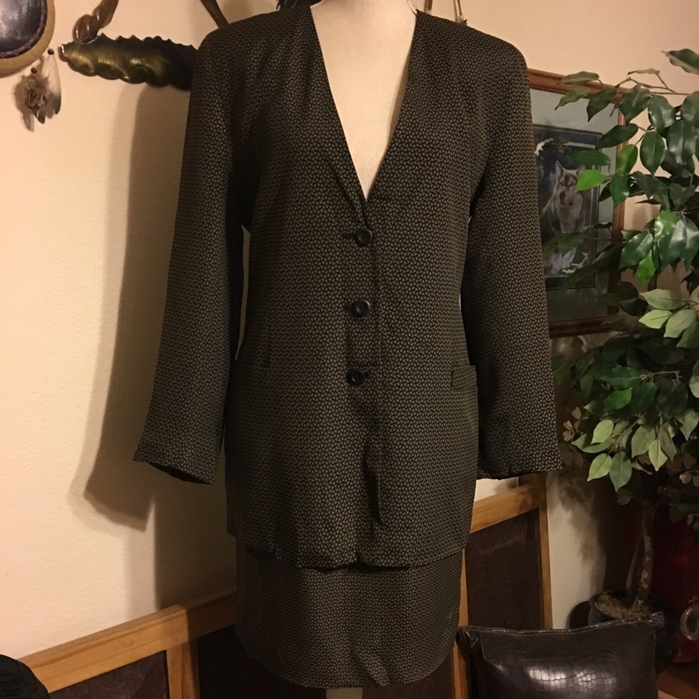 Vintage JH Collectibles blazer and skirt set 4